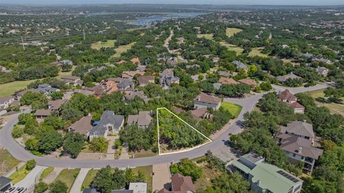 212 Hazeltine Dr, Lakeway, TX, 78734-4627 | Card Image