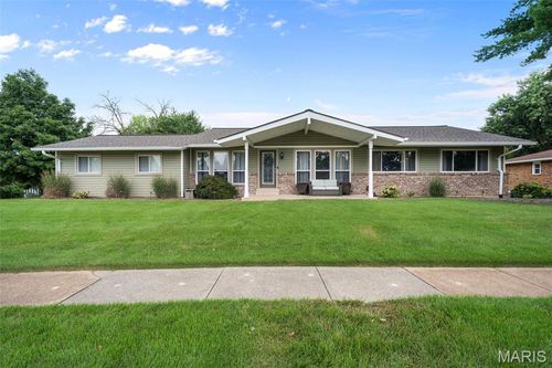 819 Big Bend Woods Dr, Manchester, MO, 63021-7538 | Card Image