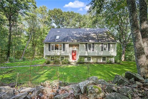 39 Cook Rd, Cumberland, RI, 02864-1128 | Card Image