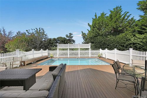 2 Bayview Rd, Remsenburg, NY, 11960-2037 | Card Image