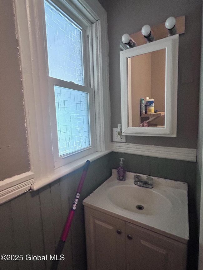 Unit 3 Full Bath 1 | Image 50