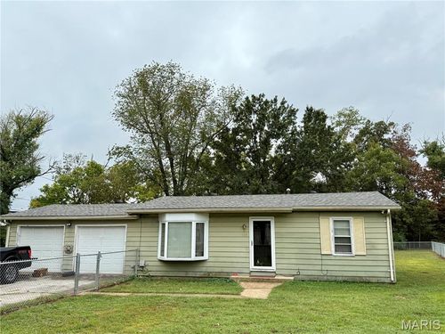 905 Center St, Pacific, MO, 63069-2626 | Card Image