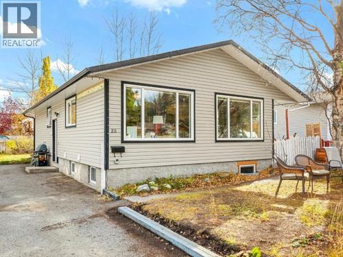 25 Mcquesten Rd, Whitehorse, YT, Y1A3R9 | Card Image