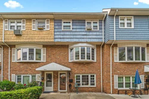 5 Elna Ct, Bayonne, NJ, 07002-3912 | Card Image