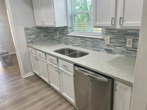 2823 Ermine Way, Farmers Branch, TX, 75234-4930 | Card Image