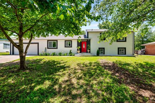 2236 S Crestway St, Wichita, KS, 67218-5020 | Card Image