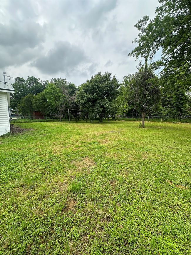 104 E North Main St, House other with 3 bedrooms, 2 bathrooms and null parking in Blooming Grove TX | Image 20