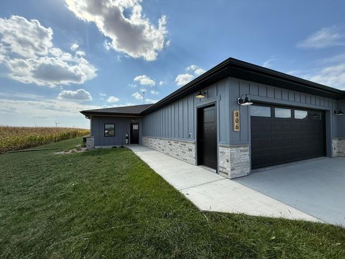 906 Funk Ave, Lakefield, MN, 56150-9402 | Card Image