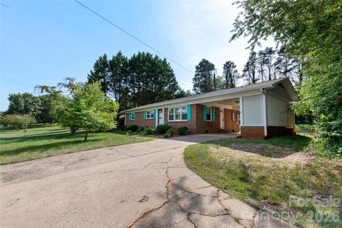 425 Bost Rd, Morganton, NC, 28655-8013 | Card Image