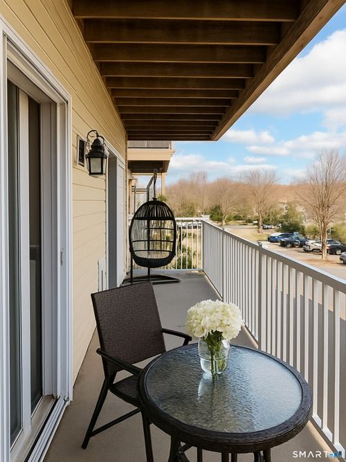 208-34 Schoolhouse Dr, West Hartford, CT, 06110-1428 | Card Image