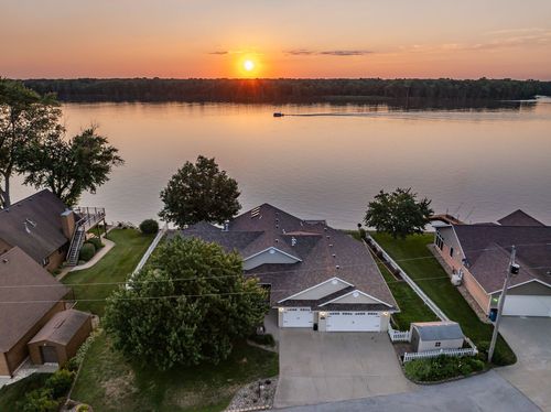 21904 River Rd N, Cordova, IL, 61242-9624 | Card Image