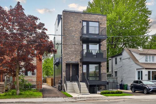 centre-2343 Gerrard St E, Toronto, ON, M4E2E6 | Card Image