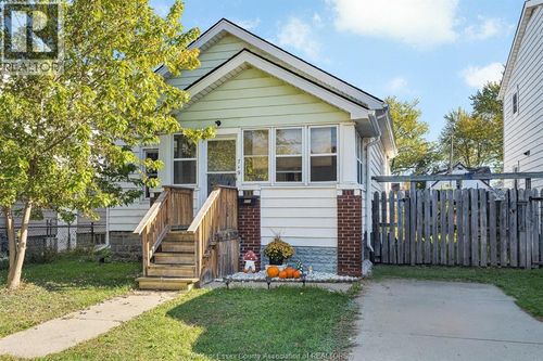 {{alt}} | Card Image