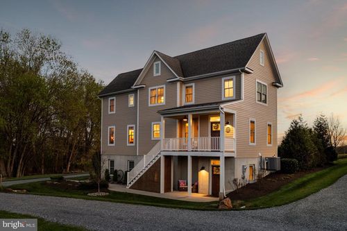 38165 Cobbett Ln, Hillsboro, VA, 20132-3752 | Card Image