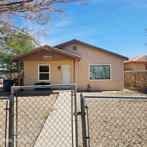 1209 Hall Ave, Las Cruces, NM, 88005-3019 | Card Image