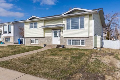 30 Sage Close Se, Medicine Hat, AB, T1B4H7 | Card Image