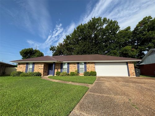425 Plaza Cir, Bossier City, LA, 71111-4811 | Card Image