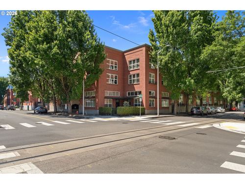 201-1009 Nw Hoyt St, Portland, OR, 97209-3217 | Card Image