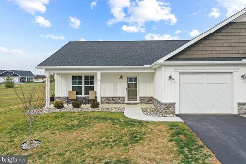 567 Dripping Spring Dr, HEDGESVILLE, WV, 25427-7026 | Card Image