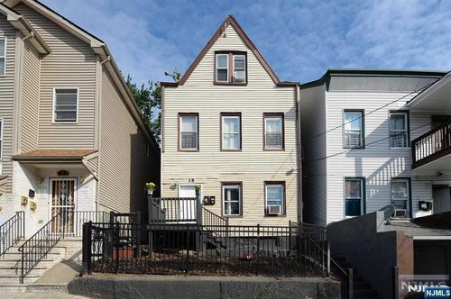 15 3rd St, Paterson, NJ, 07522-1320 | Card Image