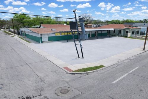 3239 W Commerce St, San Antonio, TX, 78207-3632 | Card Image