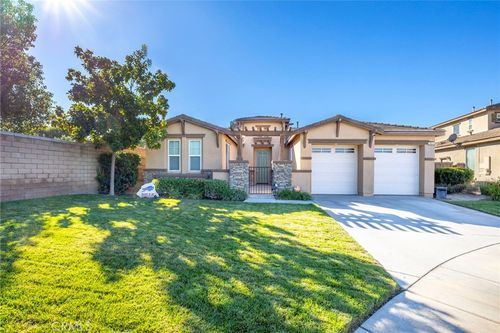 3001 Thyme Way, Hemet, CA, 92545-8746 | Card Image