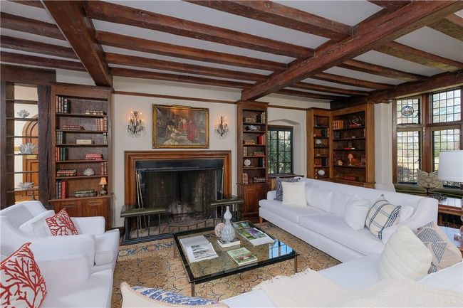 Formal living room | Image 10