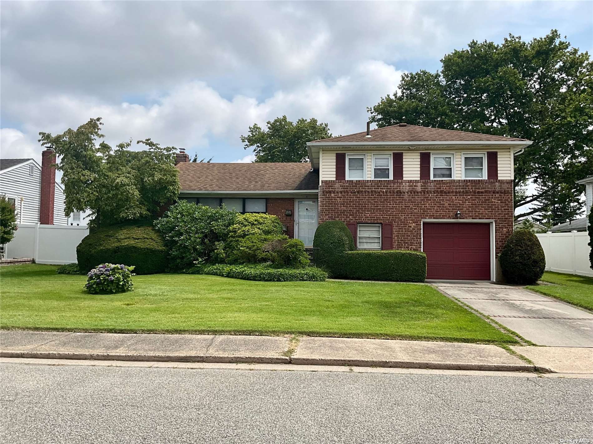 Liberty Ave, Hicksville, NY 11801