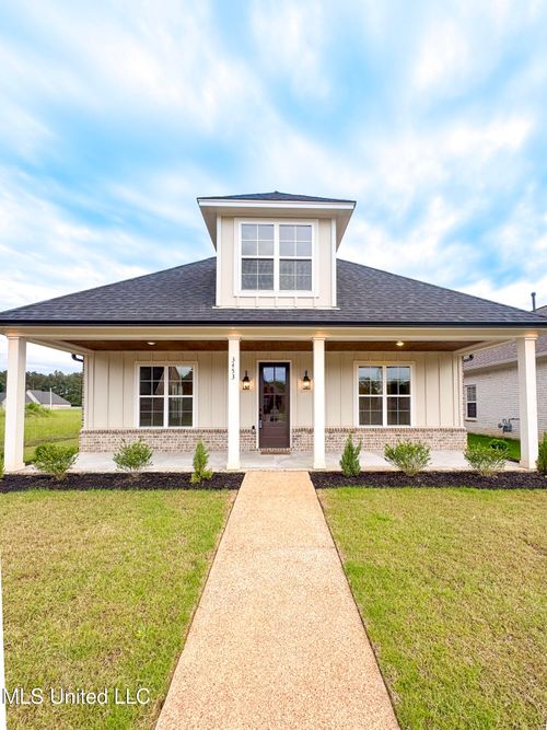 3453 Kreunen St, Nesbit, MS, 38651-2519 | Card Image