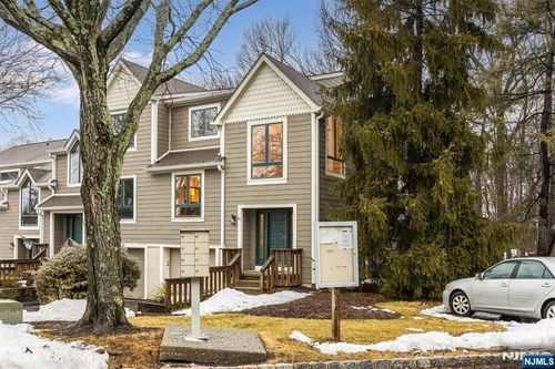 61 Mill Pond Rd, Woodland Park, NJ, 07424-2992 | Card Image