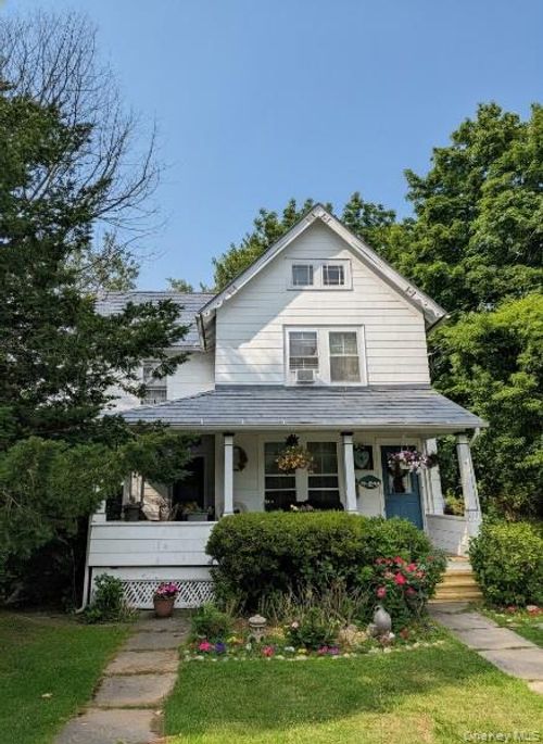 39 Burt Ave, Northport, NY, 11768-2042 | Card Image