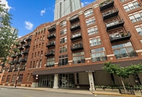 8a-360 W Illinois St, Chicago, IL, 60654-5243 | Card Image