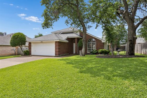 6828 Moss Lane, North Richland Hills, TX, 76182 | Card Image