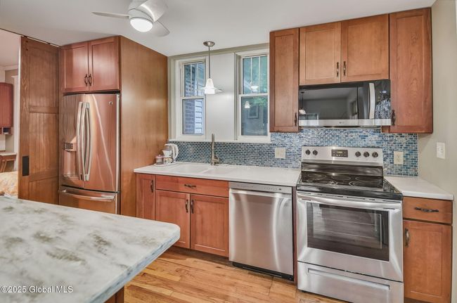 1 Yates St, House other with 3 bedrooms, 2 bathrooms and 1 parking in Troy NY | Image 10