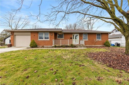 9 Sifton St, Dutton/Dunwich, ON, N0L2M0 | Card Image