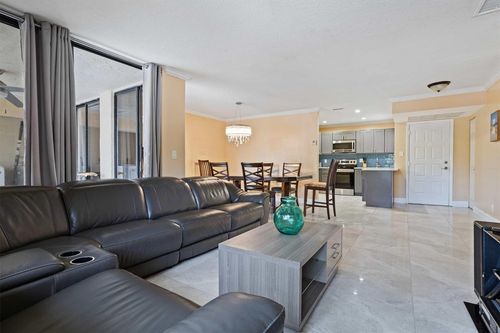 2154-4156 Carambola Cir S, Coconut Creek, FL, 33066-2573 | Card Image