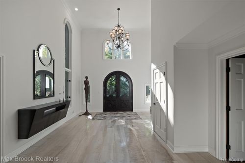 5190 Clarendon Crest St, Bloomfield Hills, MI, 48302-2609 | Card Image