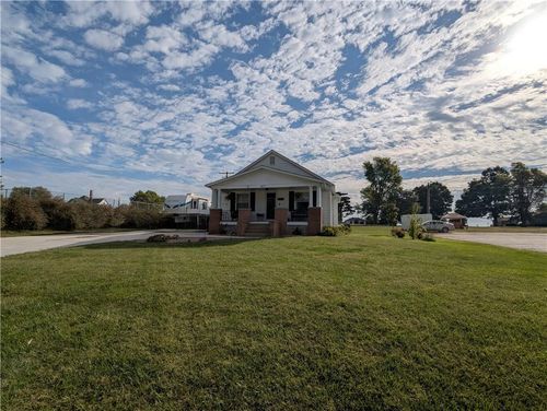 407 S 1st St, Hiawatha, KS, 66434-2608 | Card Image