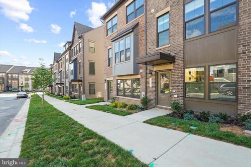 6056 Beake St, HYATTSVILLE, MD, 20782-4058 | Card Image