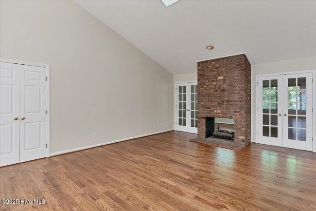 living room | Image 18