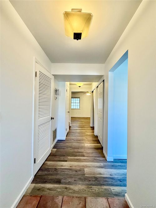 27 Wintergreen Ct, Montgomery, NY, 12549-1258 | Card Image