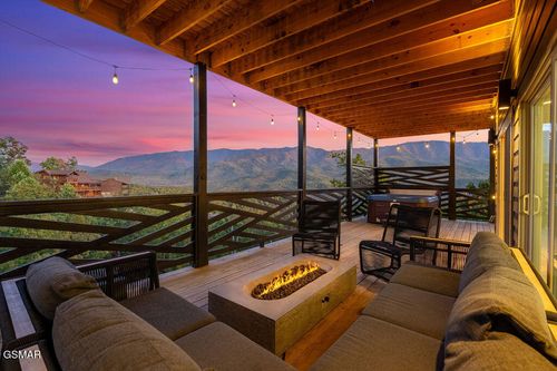 839 Deer Path Ln, Gatlinburg, TN, 37738-6336 | Card Image