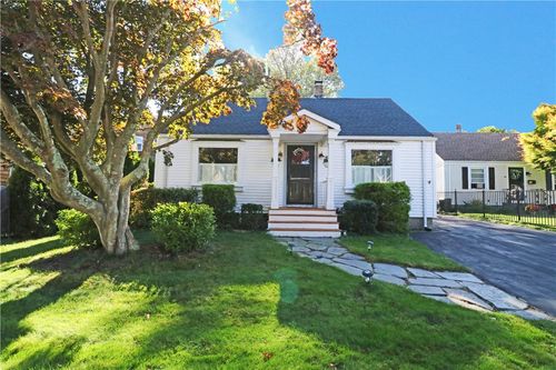12 Beacon Ter, Middletown, RI, 02842-4808 | Card Image
