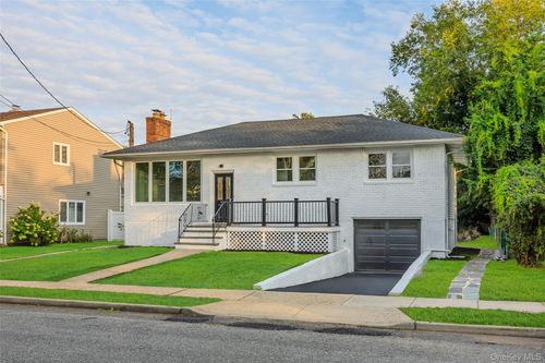 2100 Beverly Way, Merrick, NY, 11566-5418 | Card Image