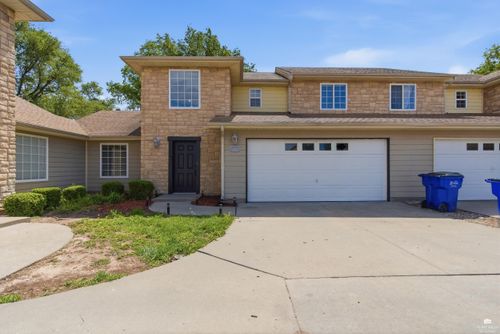 621 Seitz Ct, Junction City, KS, 66441-4262 | Card Image