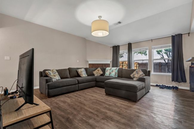 1107 Ascot St, House other with 3 bedrooms, 2 bathrooms and 2 parking in Georgetown TX | Image 5