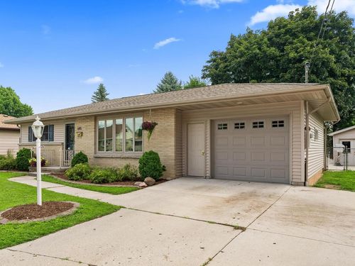 645 S 31st Street, Manitowoc, WI, 54220 | Card Image