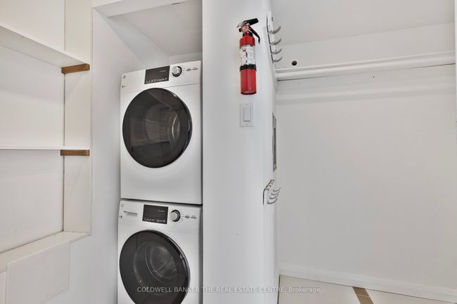 2002 - 99 Harbour Sq, Condo with 2 bedrooms, 2 bathrooms and 1 parking in Toronto ON | Image 14