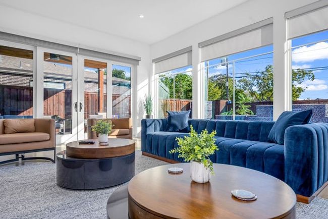 Sunroom / solarium with a healthy amount of sunlight | Image 13