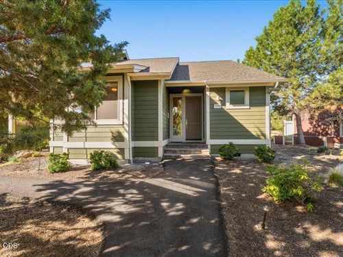 1395 Highland View Loop, Redmond, OR, 97756-7412 | Card Image